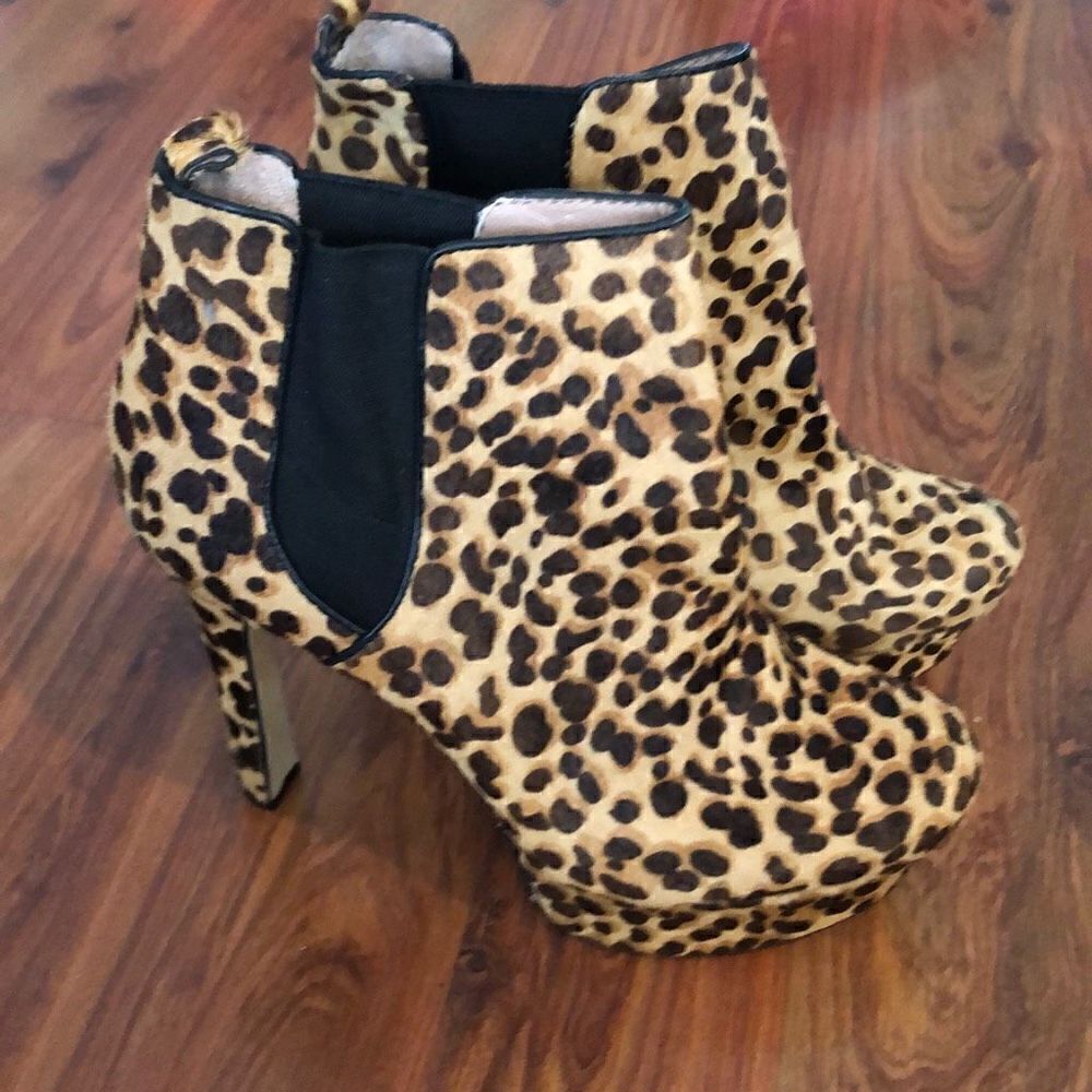 Vince Camuto Leopard platform booties, high heel size 9 fur